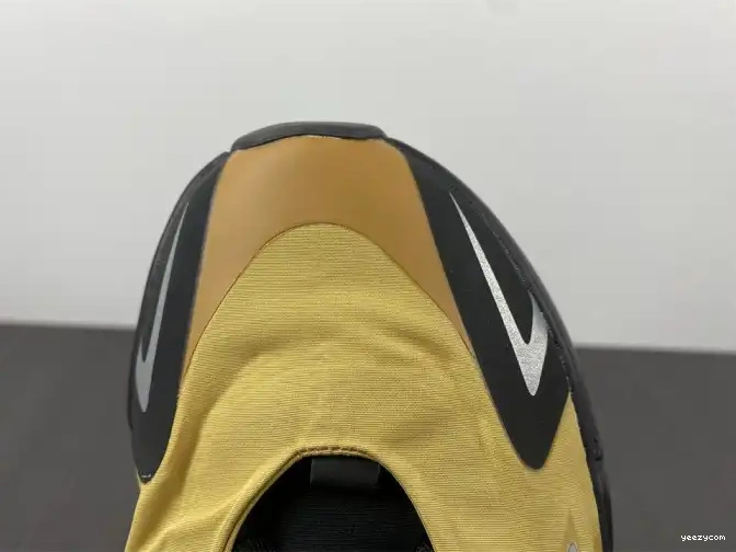 Yeezy GZ0717 Flux' 700 Boost MNVN 'Honey 0504